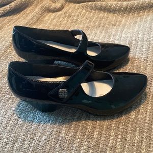 Dansko opal black patent leather Mary Janes